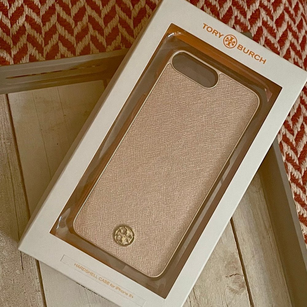 NIB/T~TORY BURCH~iPhone 8+ Metallic RoseGold Hardshell Phone Case